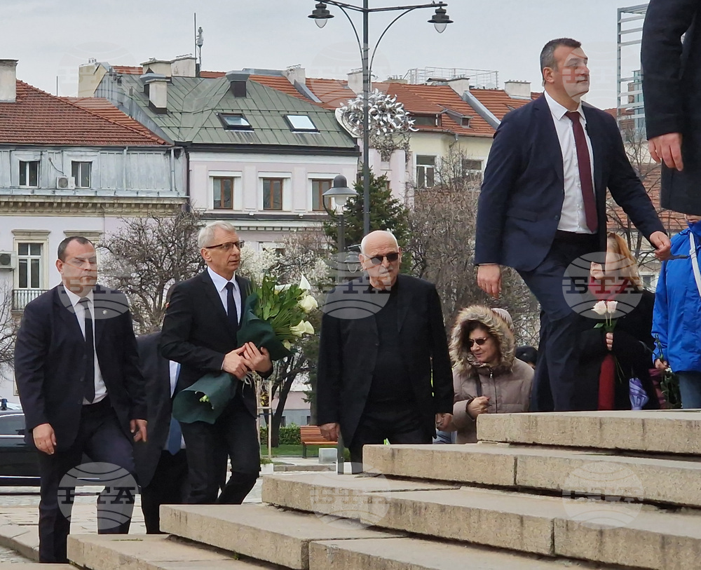 Bulgarians Pay Last Respects to Bulgarian Patriarch Neophyte