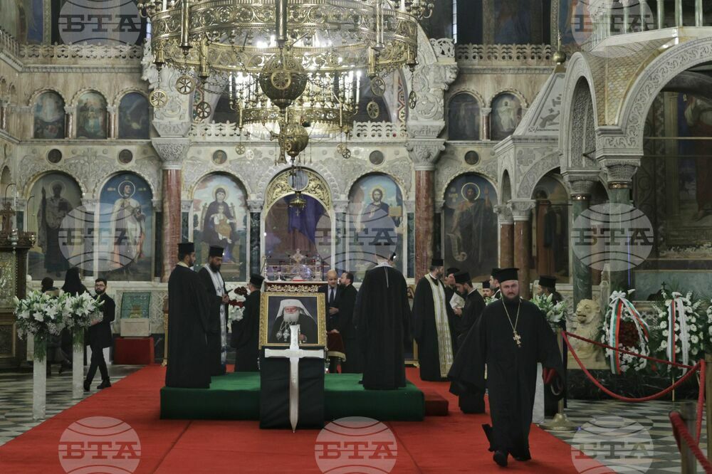 Bulgarians Pay Last Respects to Bulgarian Patriarch Neophyte