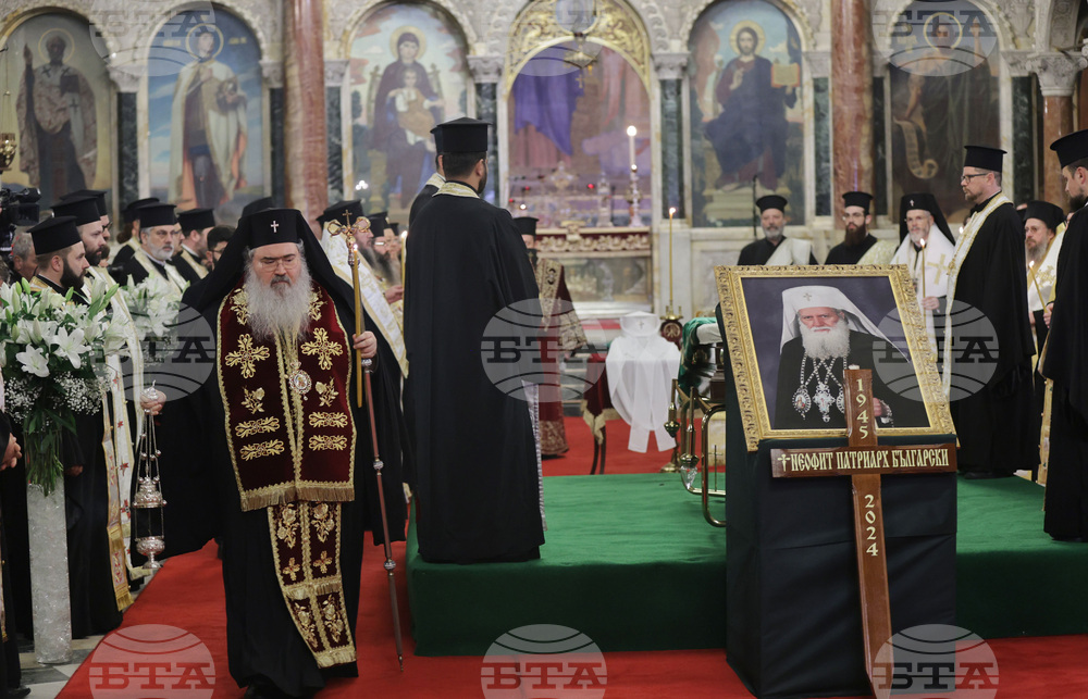 Bulgarians Pay Last Respects to Bulgarian Patriarch Neophyte