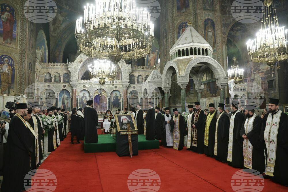 Bulgarians Pay Last Respects to Bulgarian Patriarch Neophyte