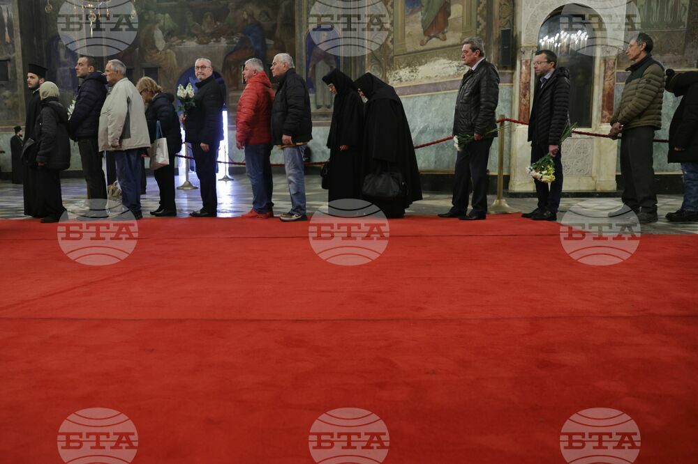 Bulgarians Pay Last Respects to Bulgarian Patriarch Neophyte