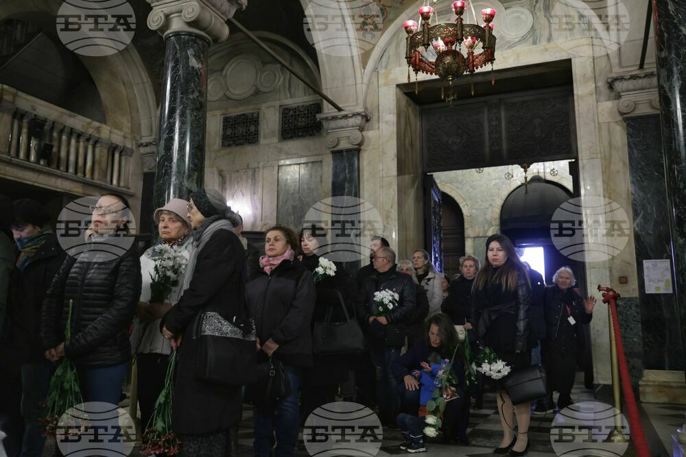 Bulgarians Pay Last Respects to Bulgarian Patriarch Neophyte