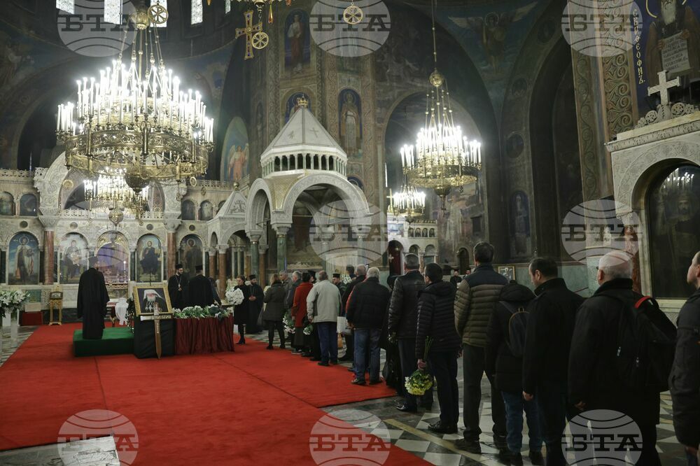 Bulgarians Pay Last Respects to Bulgarian Patriarch Neophyte