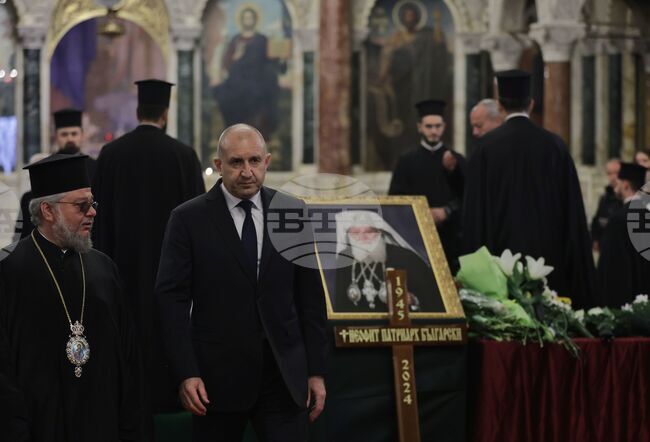 Bulgarians Pay Last Respects to Bulgarian Patriarch Neophyte