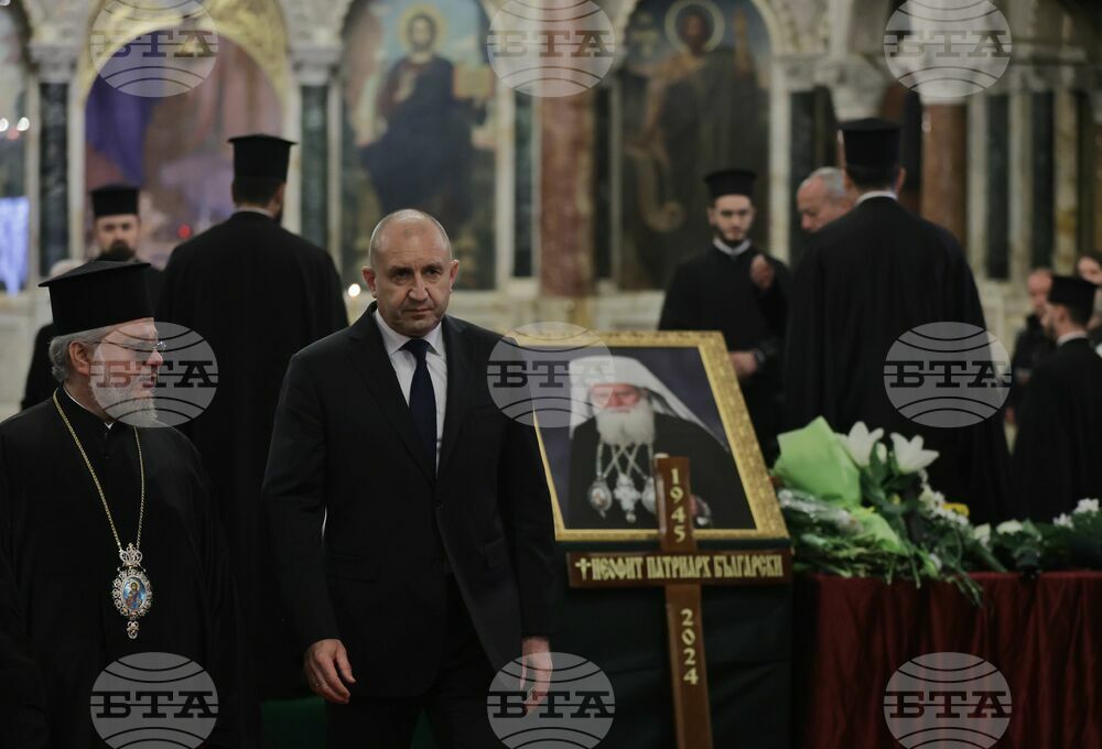 Bulgarians Pay Last Respects to Bulgarian Patriarch Neophyte