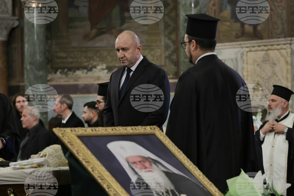 Bulgarians Pay Last Respects to Bulgarian Patriarch Neophyte