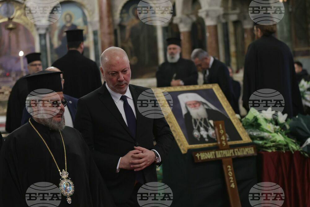 Bulgarians Pay Last Respects to Bulgarian Patriarch Neophyte