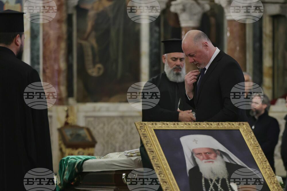 Bulgarians Pay Last Respects to Bulgarian Patriarch Neophyte