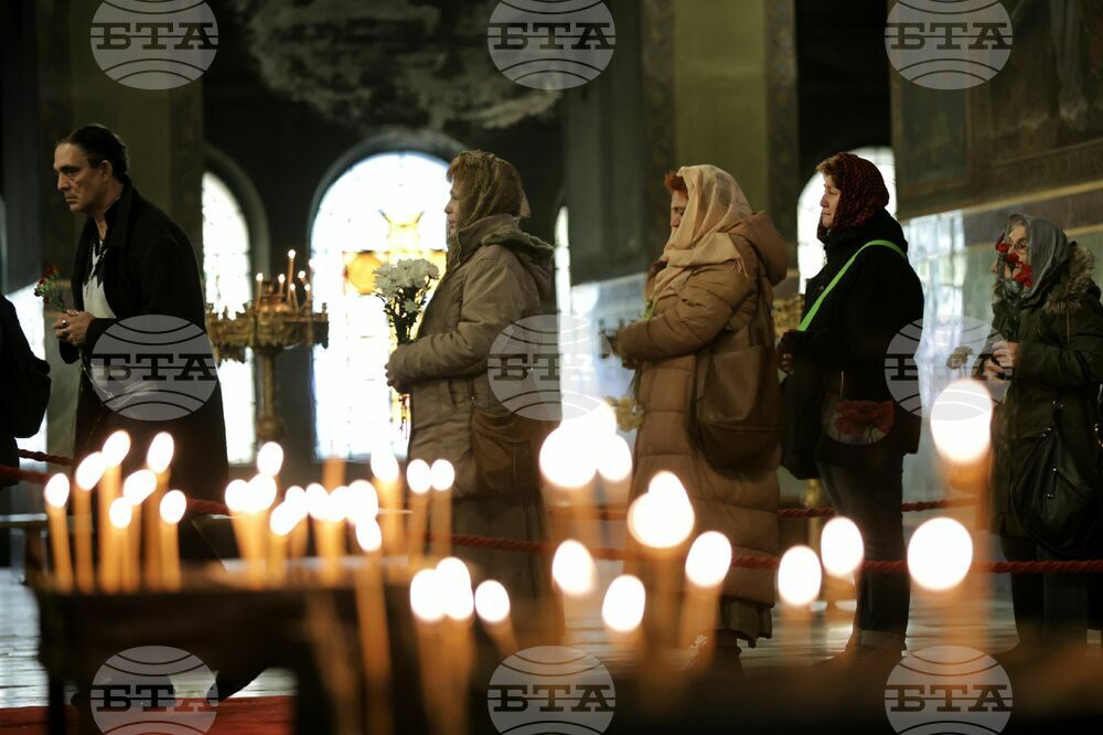 Bulgarians Pay Last Respects to Bulgarian Patriarch Neophyte