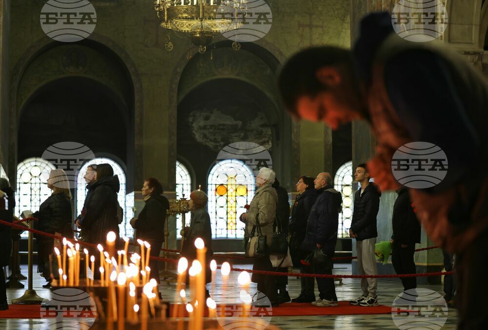 Bulgarians Pay Last Respects to Bulgarian Patriarch Neophyte