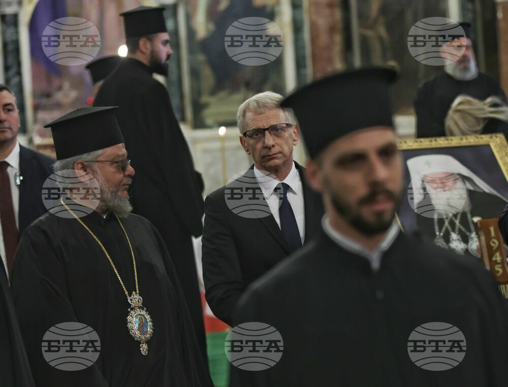 Bulgarians Pay Last Respects to Bulgarian Patriarch Neophyte
