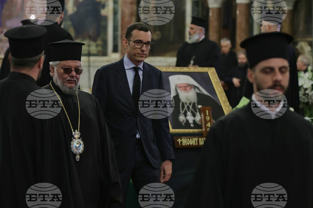 Bulgarians Pay Last Respects to Bulgarian Patriarch Neophyte