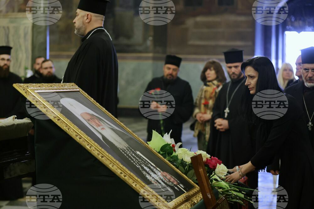 Bulgarians Pay Last Respects to Bulgarian Patriarch Neophyte