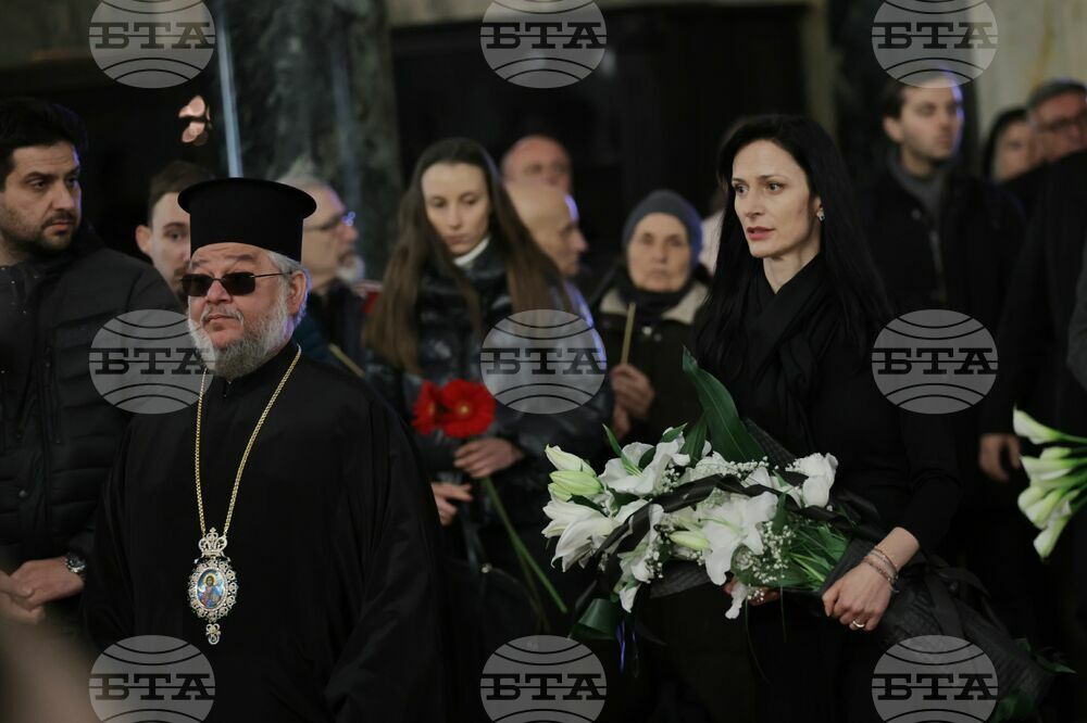 Bulgarians Pay Last Respects to Bulgarian Patriarch Neophyte