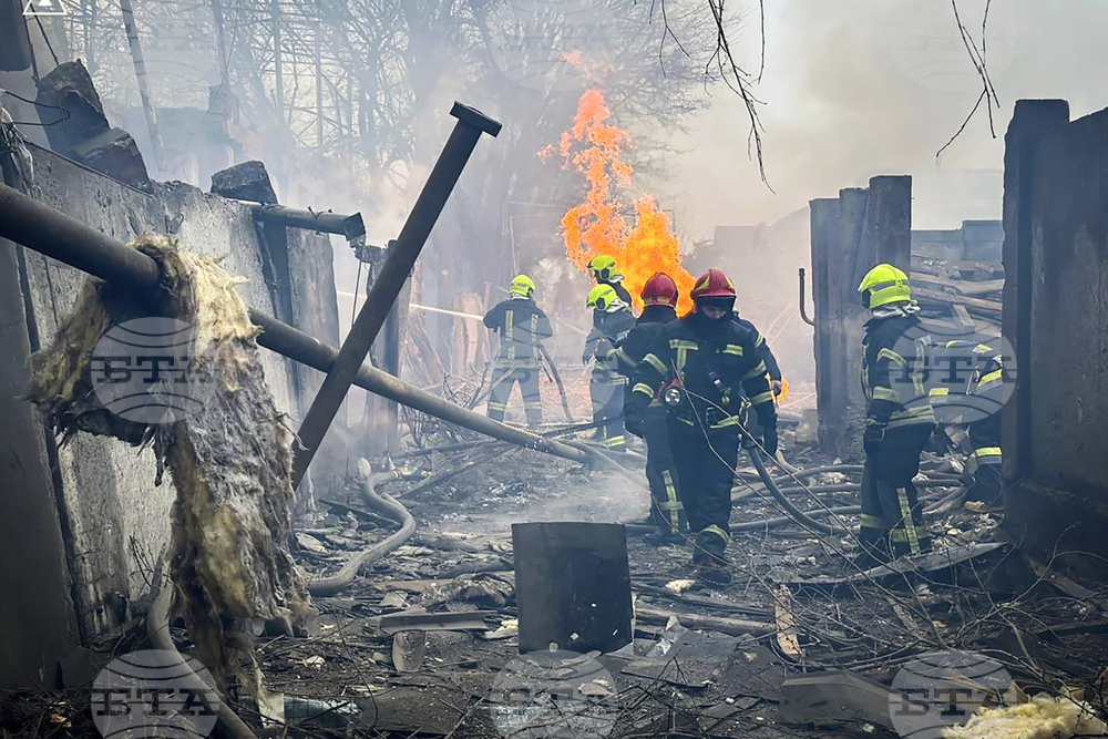 Силни взривове отекнаха в Одеса; градът и областта са атакувани с ракети, съобщи кметът