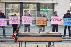 Ловеч - траурни агенции - протест