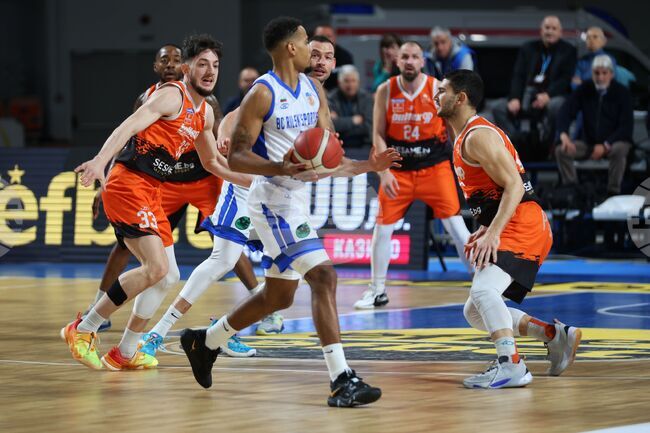 Американецът Алън Арнет поднови договора си с баскетболния Рилски спортист