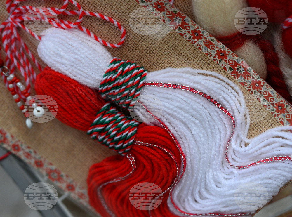 Болградската гимназия „Георги Раковски“ в Украйна получи мартеници от България за Баба Марта