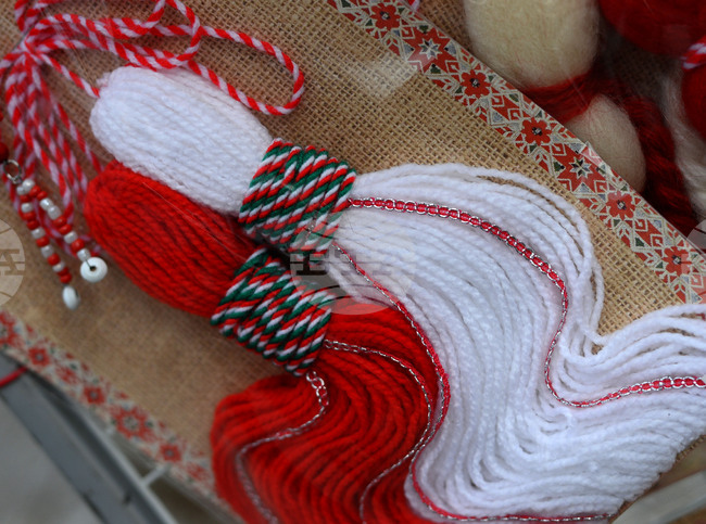 Болградската гимназия „Георги Раковски“ в Украйна получи мартеници от България за Баба Марта