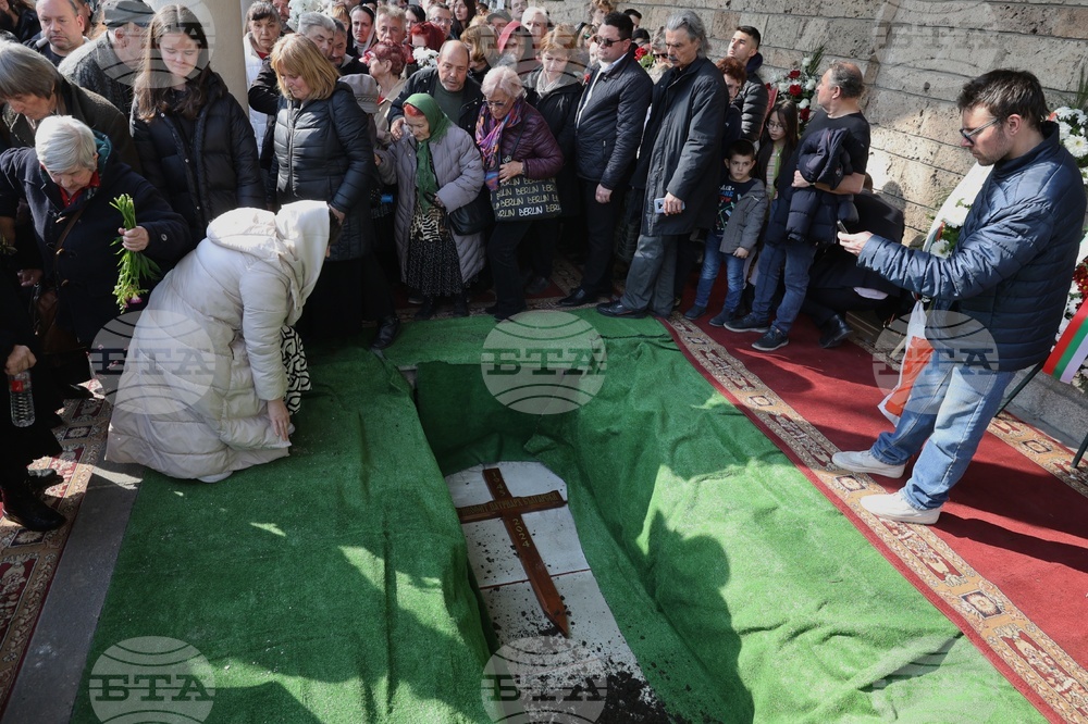 Храм "Св. Неделя" - Патриарх Неофит - погребение
