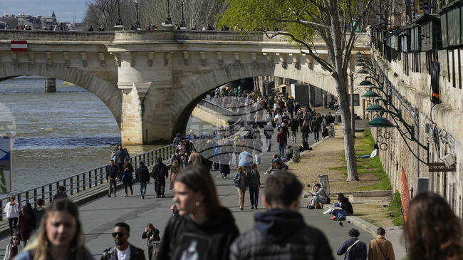 Потребителското доверие във Франция се повишава слабо през февруари