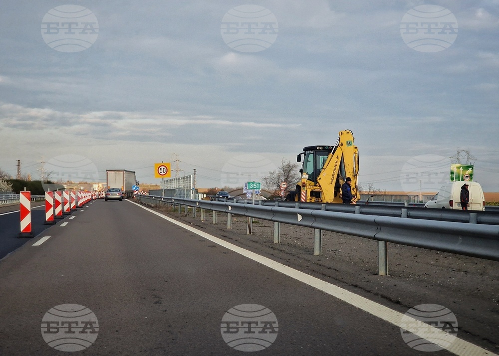 Движението между 23-и и 6 км на АМ „Тракия“ в посока София ще бъде ограничено във вторник за няколко часа заради обследване на пътната настилка