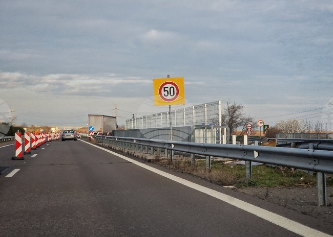 Утре за краткотрайни ремонти в платното за София ще е ограничено движението в активната лента при 87-ми км на АМ „Тракия“ 