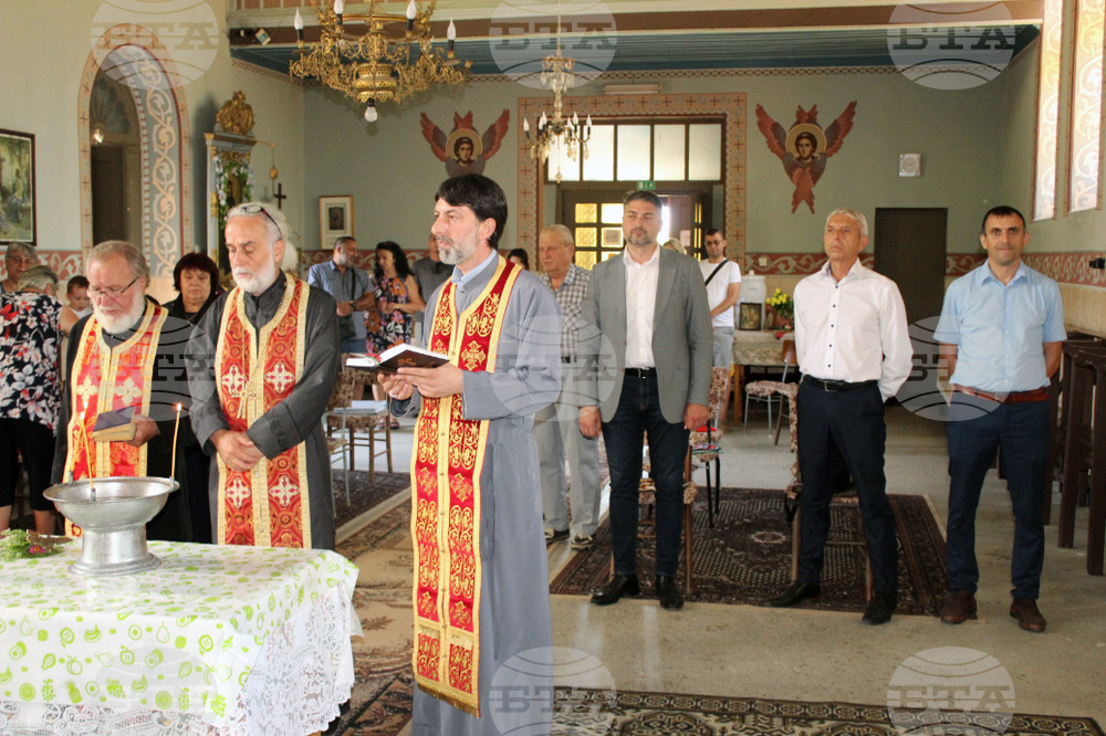 Реставрират православни храмове в две населени места в Разградско