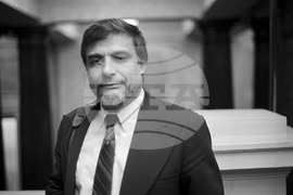 Огнян Сапарев