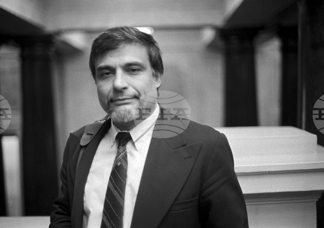 Огнян Сапарев