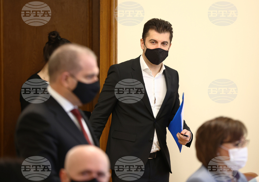 Всички небитови потребители на електроенергия ще бъдат подпомогнати заради високите й цени до края на март