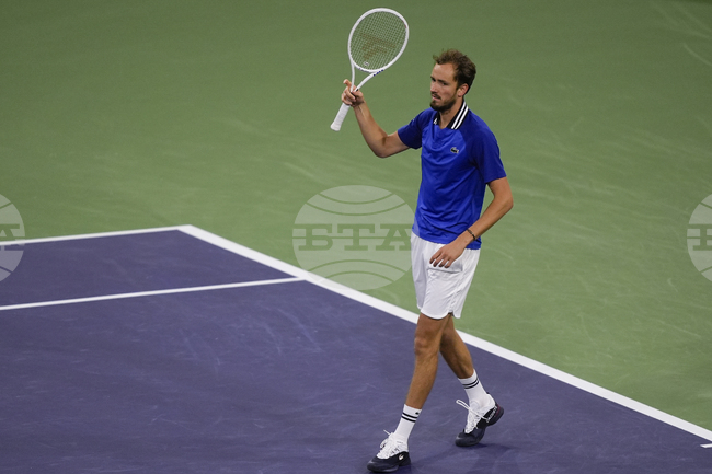 Медведев се класира за четвъртия кръг на турнира по тенис от сериите "Мастърс" в Индиън Уелс, Томи Пол отстрани шампиона от 2021 година