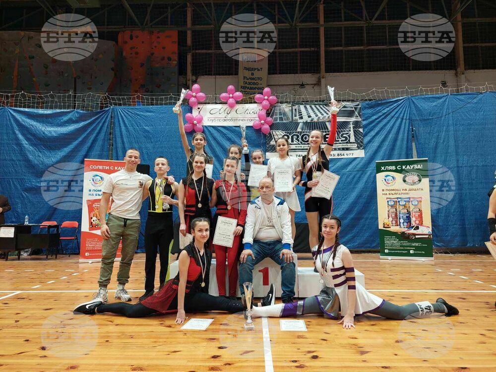 Община Ловеч: Два златни и три сребърни медала за „Роксмайл“ в първото за сезона състезание