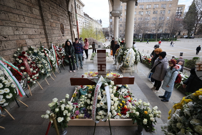 Храм "Св. Неделя" - Патриарх Неофит - почит