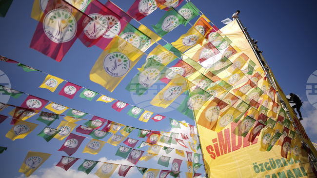 Делегация на турската прокюрдска партия ДЕМ ще се срещне утре с националистическия лидер Девлет Бахчели