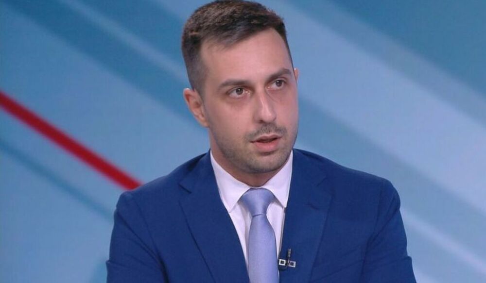 Деян Николов към Хампарцумян: Наречете хората "функционално неграмотни" и съм сигурен, че ще усетите народната "любов"