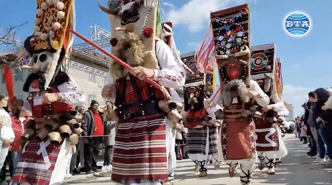 Над 200 кукери гониха злите сили в 48-ото издание на Празника на кукерите и маските в силистренското село Айдемир