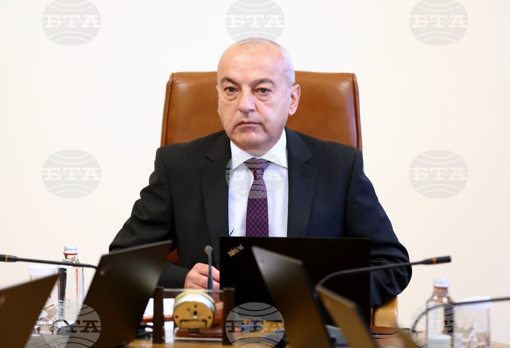 Служебно правителство - първо заседание