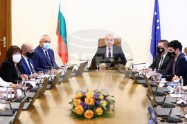 Служебно правителство - първо заседание