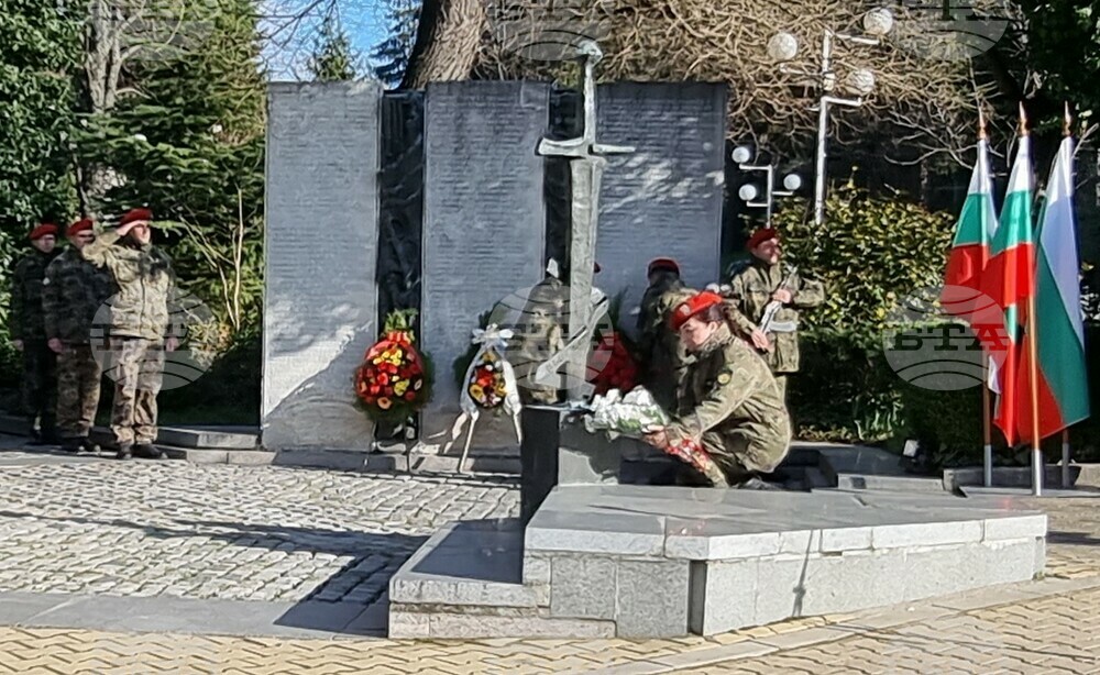 С военен ритуал в Шумен бе отбелязана 79-годишнината от Дравската епопея
