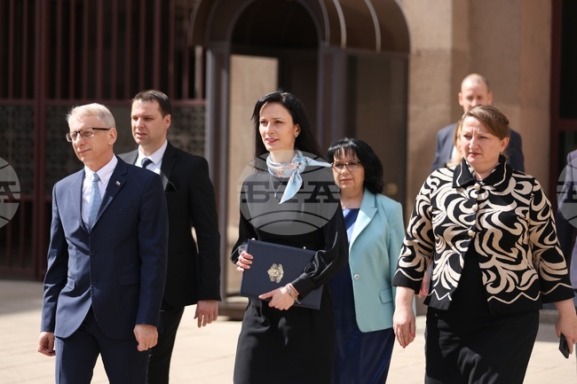 Мандат - връчване - брифинг