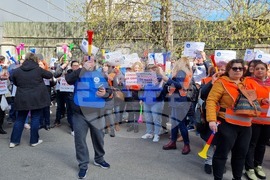 Румъния - търговски служители - протест