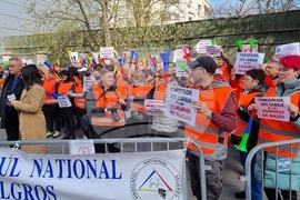 Румъния - търговски служители - протест