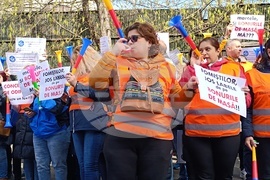 Румъния - търговски служители - протест