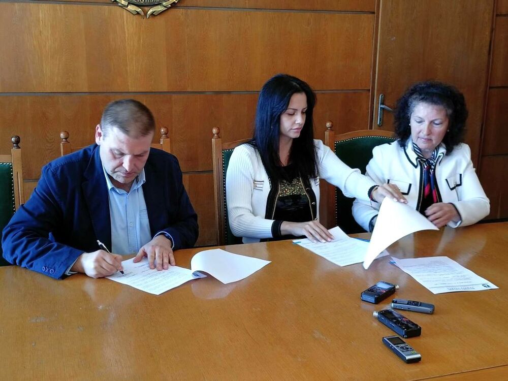 Община Плевен и „Лайънс клуб Плевен Мизия“ с меморандум за сътрудничество за ремонт на четири детски площадки