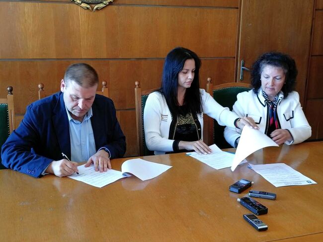 Община Плевен и „Лайънс клуб Плевен Мизия“ с меморандум за сътрудничество за ремонт на четири детски площадки