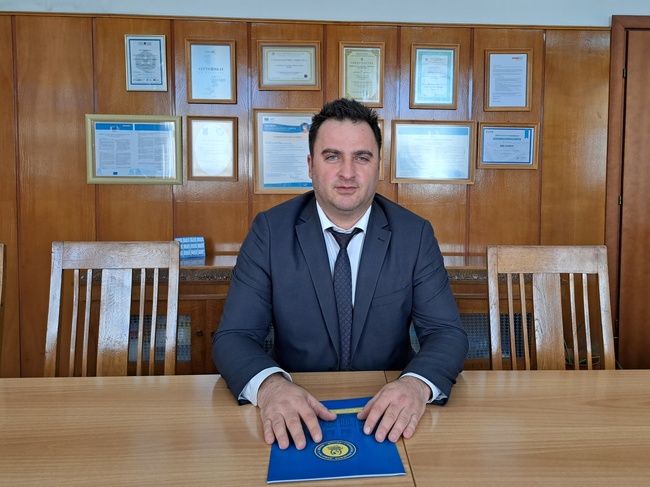 Поздравителен адрес от доц. д-р Марин Маринов, ректор на Стопанска академия „Димитър А. Ценов" - Свищов