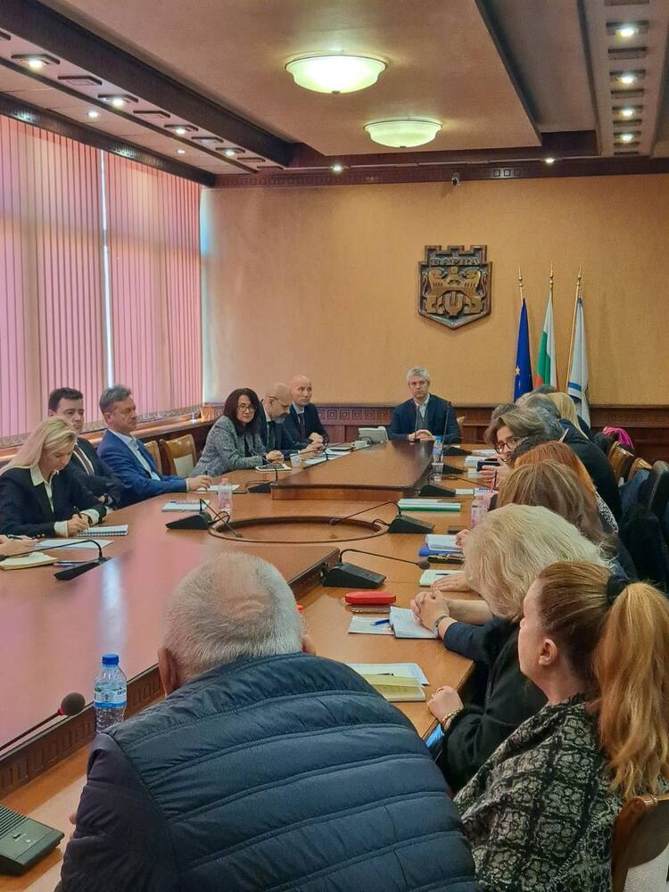 Община Варна: Кметът Благомир Коцев нареди подмяна на неработещото осветление в Морската градина и центъра
