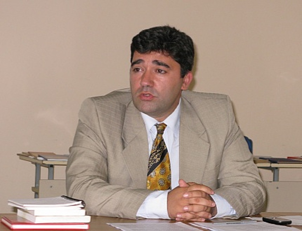 Със законови промени трябва да се предотврати регистрирането на вероизповедания, дублиращи наименованието на БПЦ, каза доц. Костадин Нушев