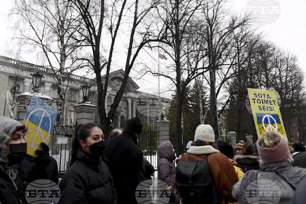 Финландската посланичка в Москва бе извикана в руското външно министерство заради изгаряне на знамето на Русия в Хелзинки